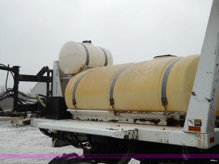 image for item 7774 1995 Willmar 745 self-propelled sprayer