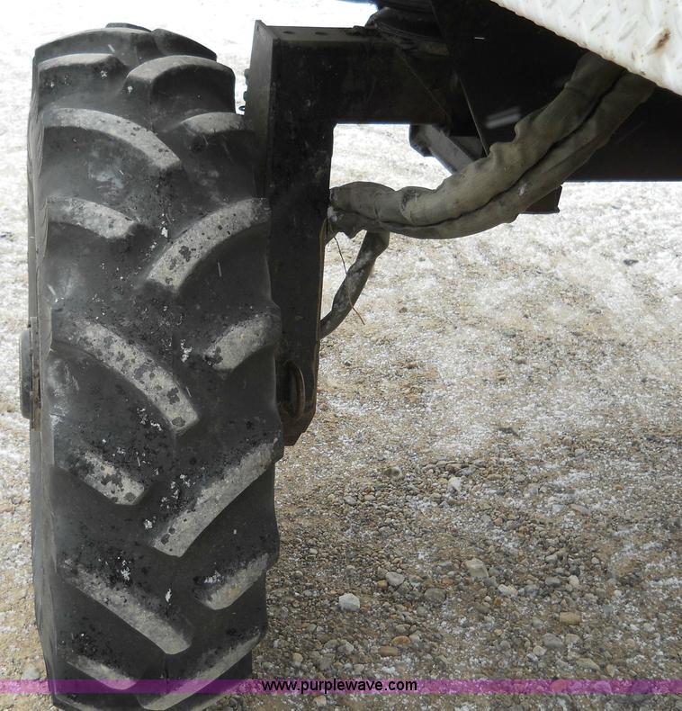 image for item 7774 1995 Willmar 745 self-propelled sprayer