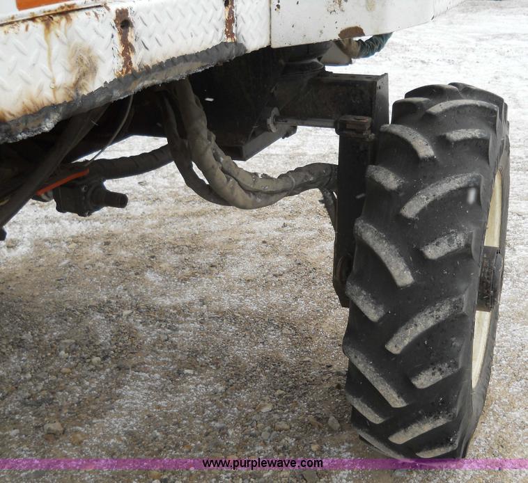 image for item 7774 1995 Willmar 745 self-propelled sprayer