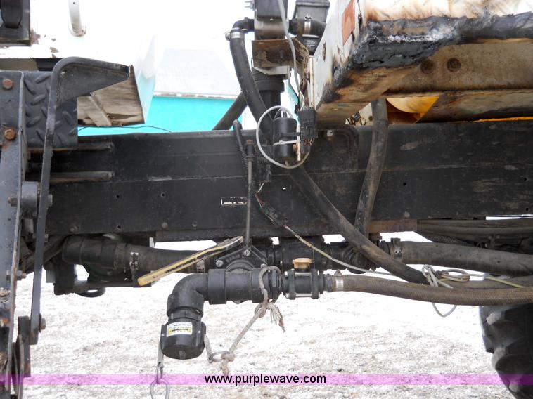 image for item 7774 1995 Willmar 745 self-propelled sprayer