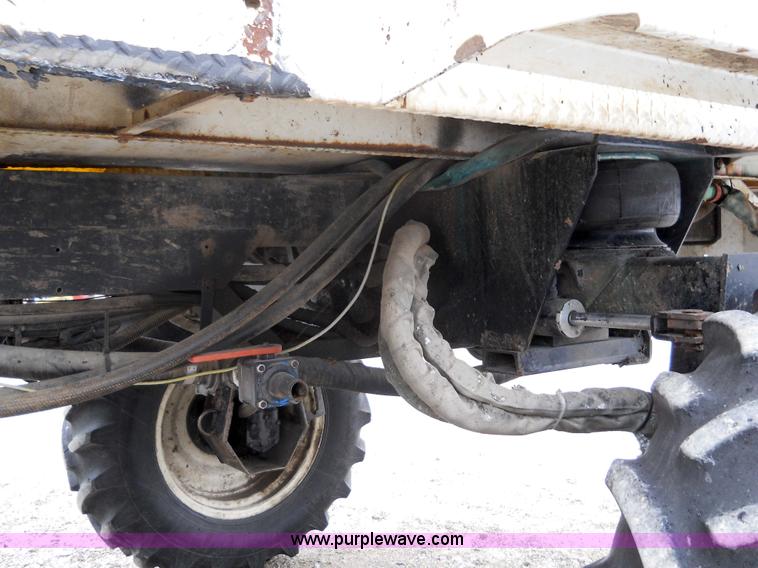 image for item 7774 1995 Willmar 745 self-propelled sprayer