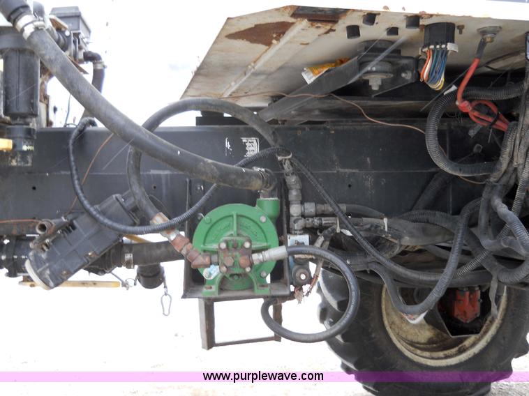 image for item 7774 1995 Willmar 745 self-propelled sprayer