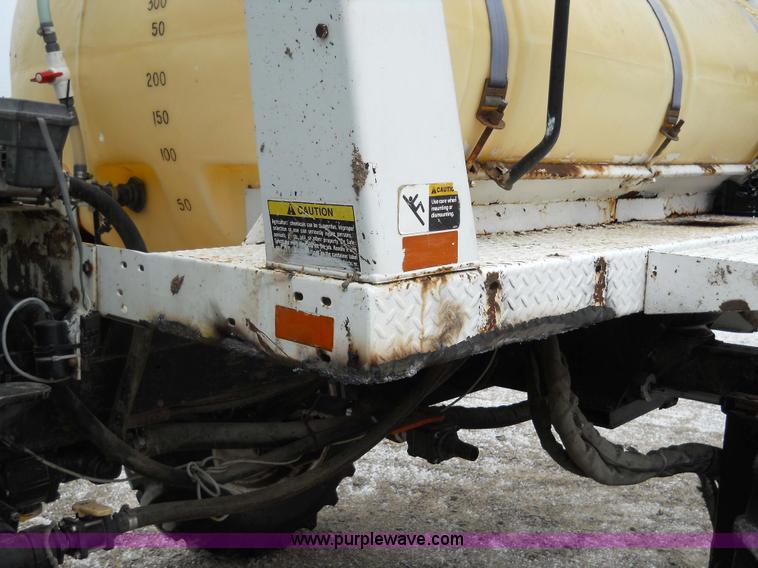 image for item 7774 1995 Willmar 745 self-propelled sprayer