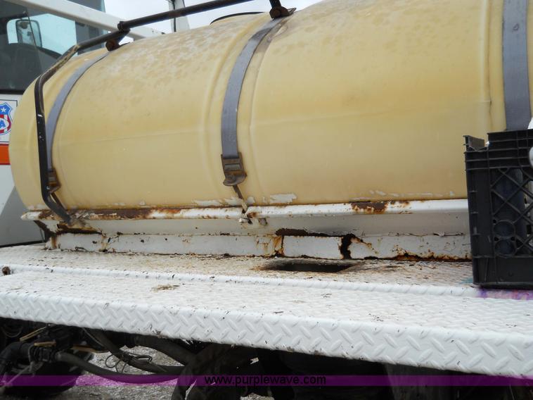 image for item 7774 1995 Willmar 745 self-propelled sprayer