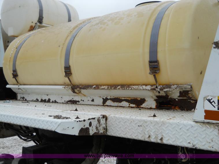 image for item 7774 1995 Willmar 745 self-propelled sprayer