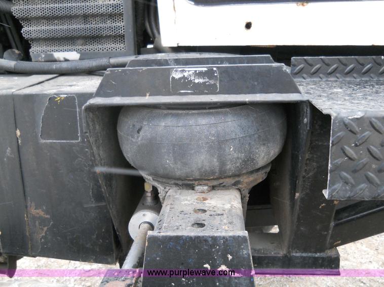 image for item 7774 1995 Willmar 745 self-propelled sprayer