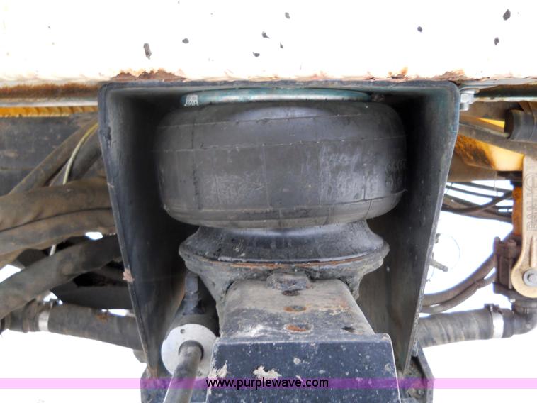 image for item 7774 1995 Willmar 745 self-propelled sprayer