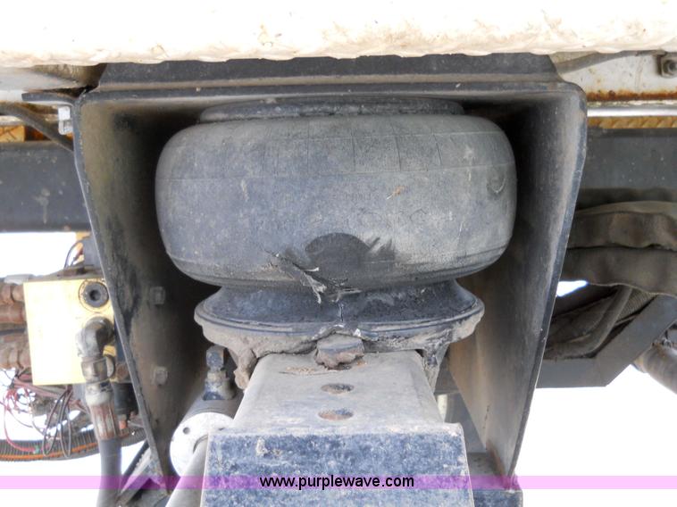 image for item 7774 1995 Willmar 745 self-propelled sprayer