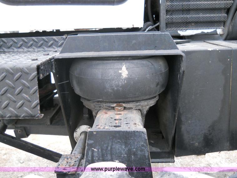 image for item 7774 1995 Willmar 745 self-propelled sprayer