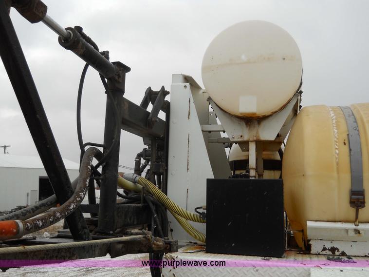 image for item 7774 1995 Willmar 745 self-propelled sprayer