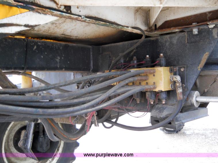 image for item 7774 1995 Willmar 745 self-propelled sprayer