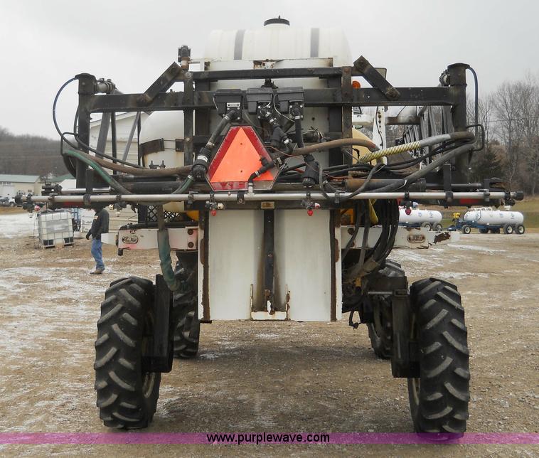 image for item 7774 1995 Willmar 745 self-propelled sprayer