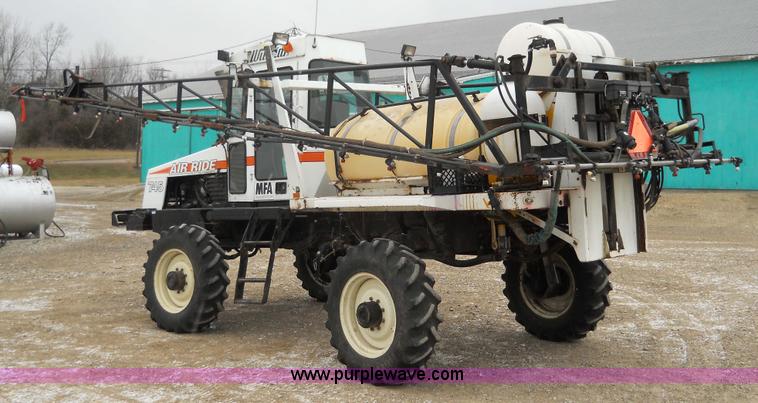 image for item 7774 1995 Willmar 745 self-propelled sprayer
