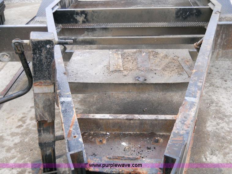 image for item 7775 1995 Felling tandem axle trailer