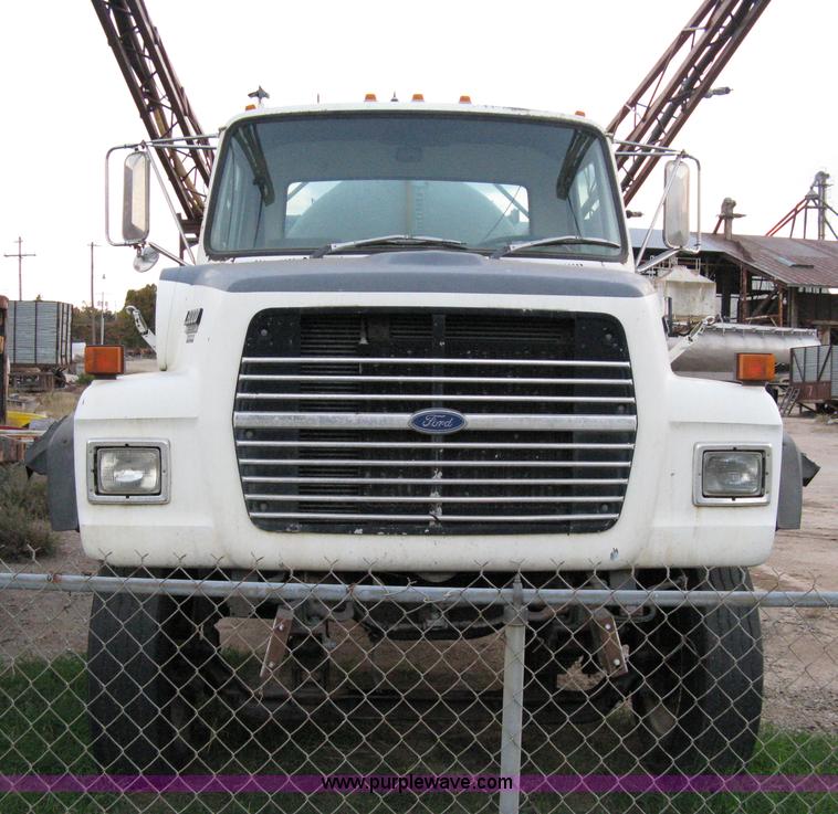 image for item 8060 1990 Ford LN8000 truck with sprayer