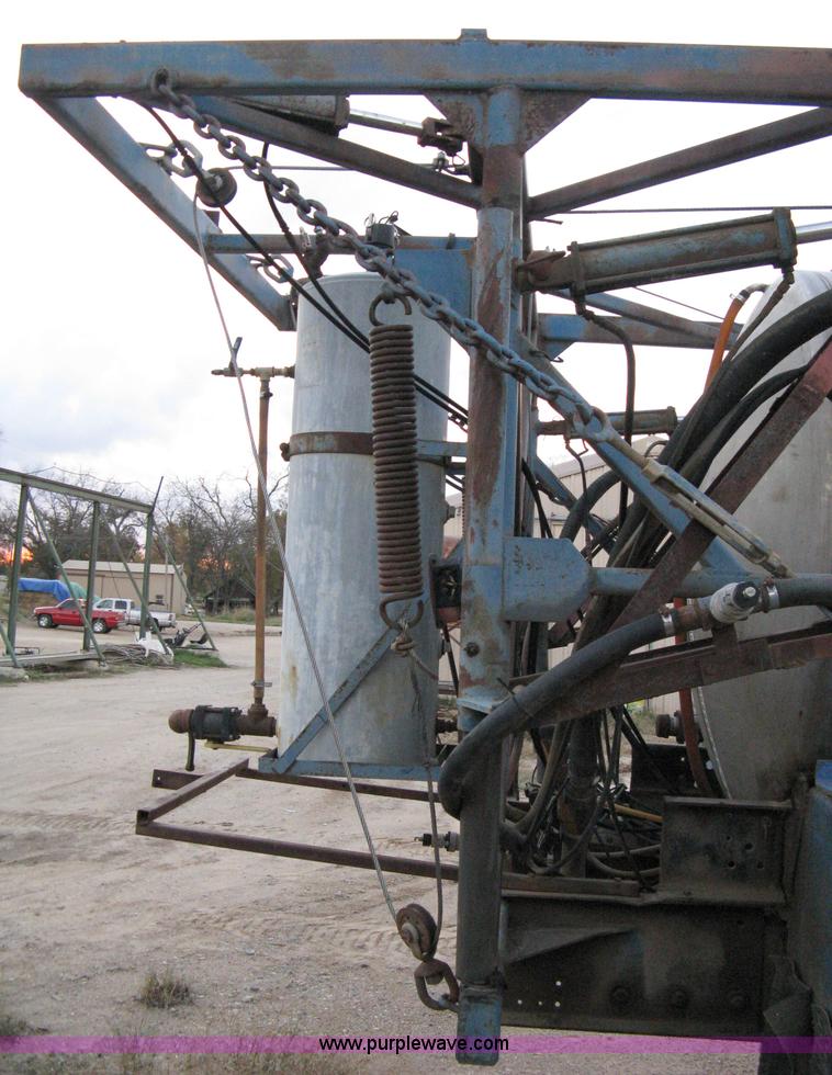 image for item 8060 1990 Ford LN8000 truck with sprayer