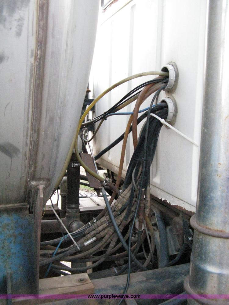 image for item 8060 1990 Ford LN8000 truck with sprayer