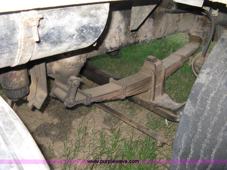 image for item 8060 1990 Ford LN8000 truck with sprayer