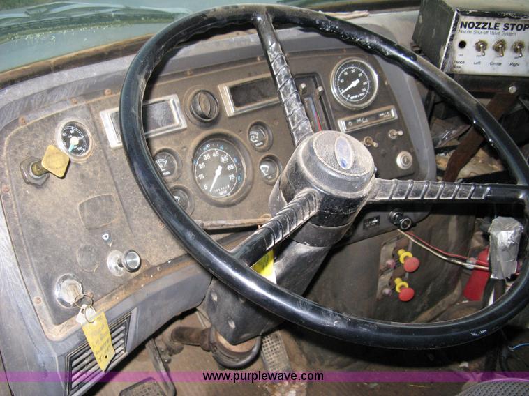 image for item 8060 1990 Ford LN8000 truck with sprayer