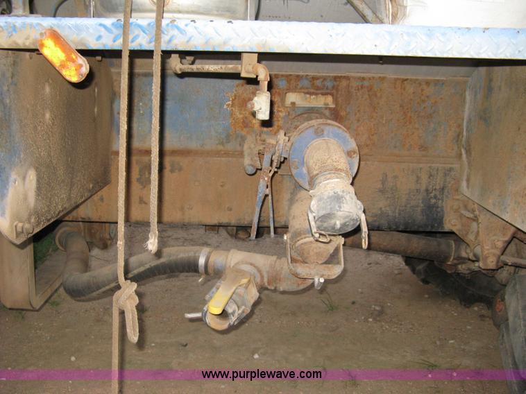 image for item 8060 1990 Ford LN8000 truck with sprayer