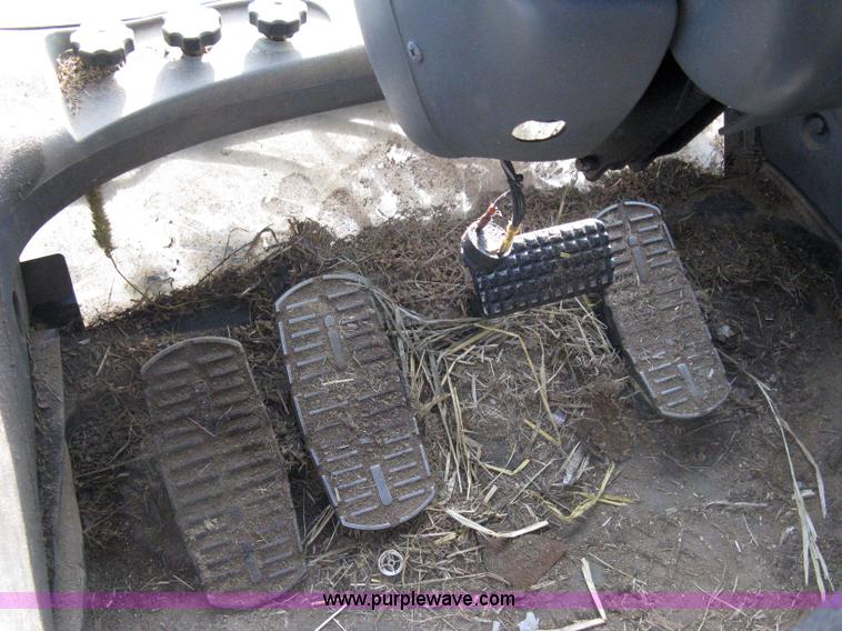 image for item 8105 1999 New Holland TV140 bi-directional tractor