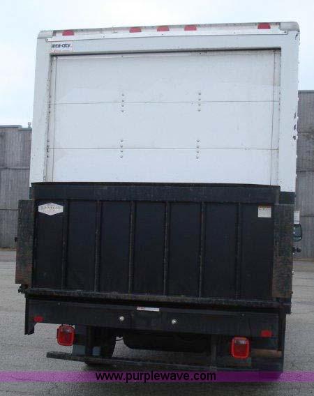 image for item 1000 2006 Ford E350 Super Duty  12' cube van with lift-gate
