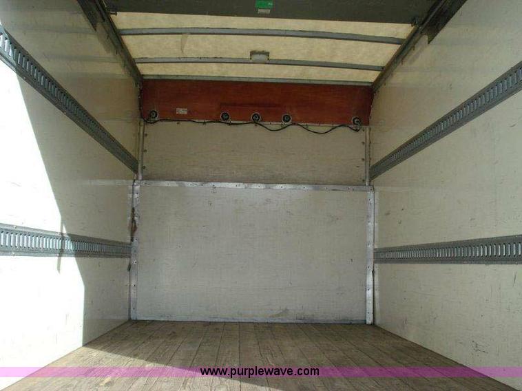 image for item 1000 2006 Ford E350 Super Duty  12' cube van with lift-gate