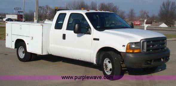 image for item 1005 2000 Ford F-350 Super Duty extended cab pickup truck with 8' service body