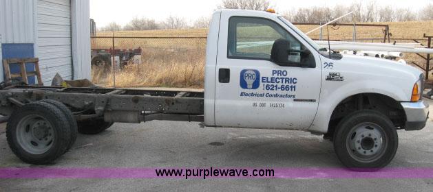 image for item 1763 2000 Ford F450 XL Super Duty cab and chassis