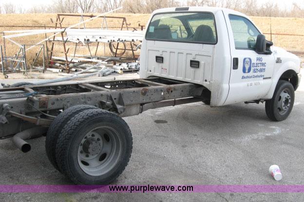 image for item 1763 2000 Ford F450 XL Super Duty cab and chassis