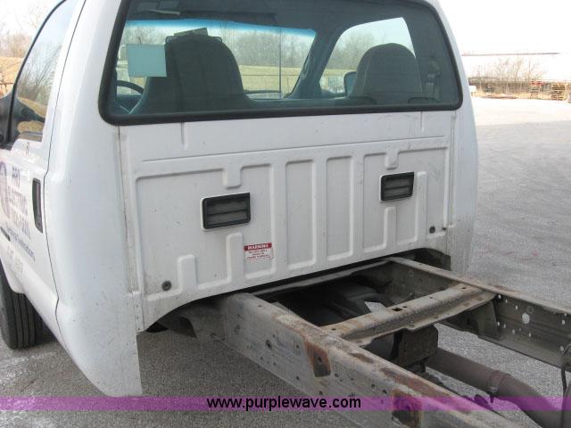 image for item 1763 2000 Ford F450 XL Super Duty cab and chassis