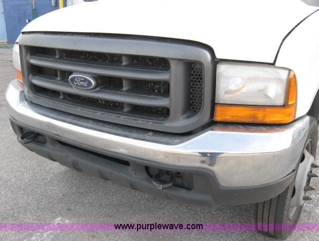 image for item 1763 2000 Ford F450 XL Super Duty cab and chassis