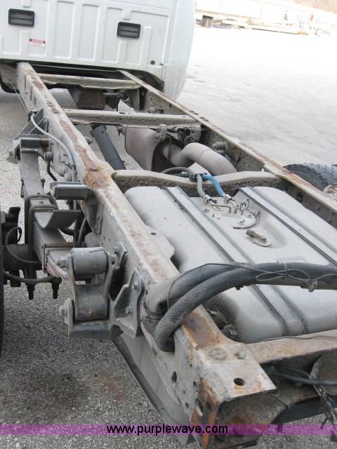 image for item 1763 2000 Ford F450 XL Super Duty cab and chassis