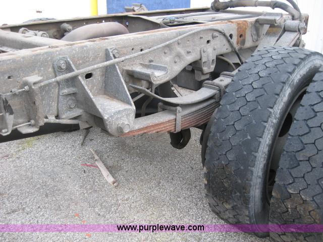 image for item 1763 2000 Ford F450 XL Super Duty cab and chassis