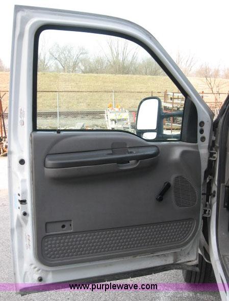 image for item 1763 2000 Ford F450 XL Super Duty cab and chassis