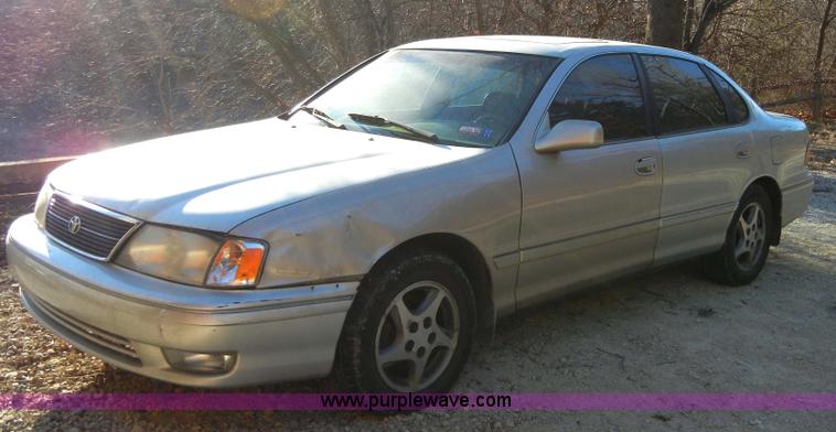 image for item 2346 1999 Toyota Avalon