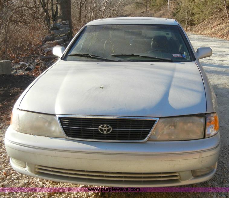 image for item 2346 1999 Toyota Avalon