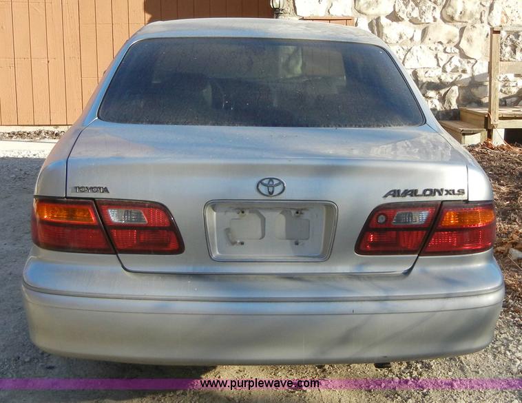 image for item 2346 1999 Toyota Avalon