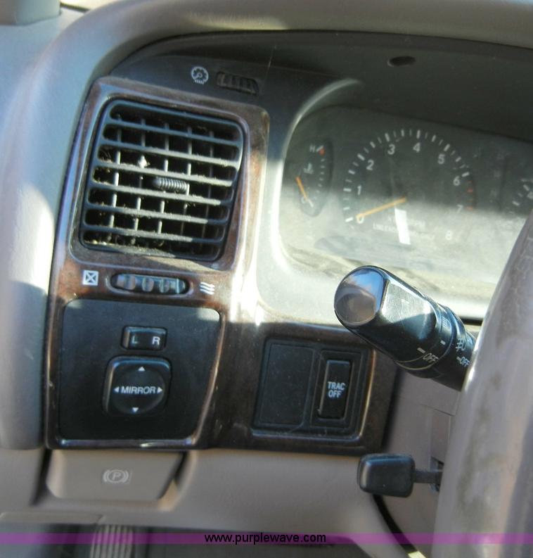 image for item 2346 1999 Toyota Avalon