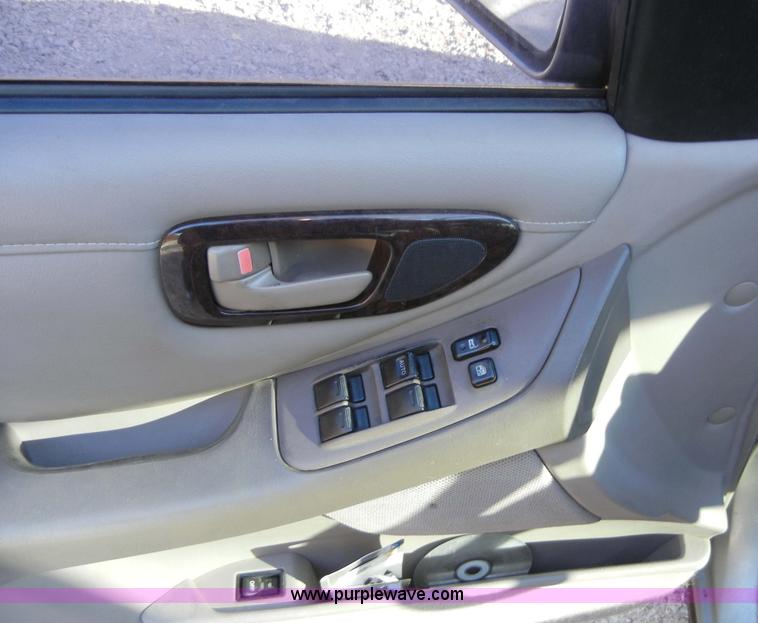 image for item 2346 1999 Toyota Avalon