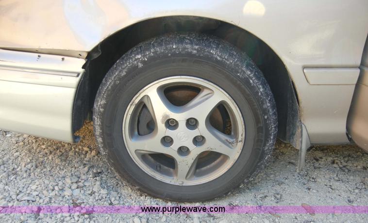 image for item 2346 1999 Toyota Avalon