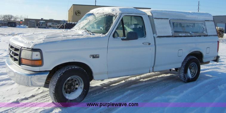 image for item 2349 1995 Ford F-150 XL pickup truck