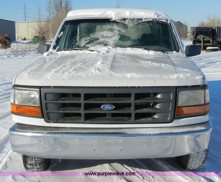 image for item 2349 1995 Ford F-150 XL pickup truck