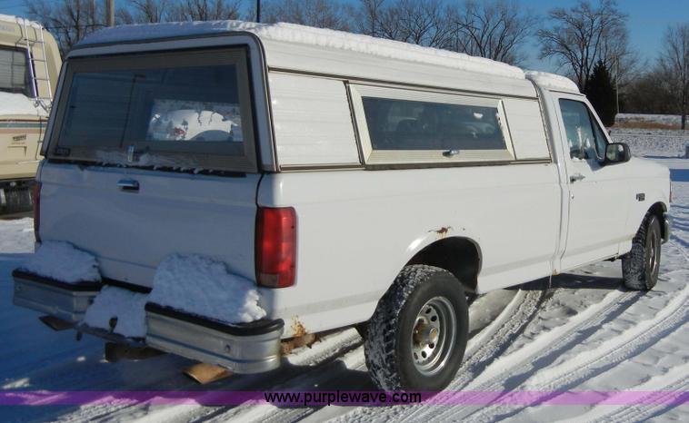 image for item 2349 1995 Ford F-150 XL pickup truck