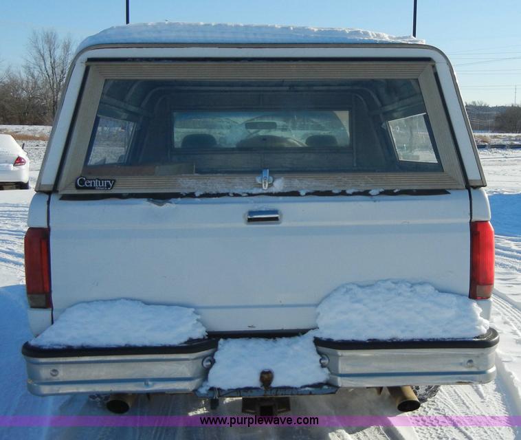 image for item 2349 1995 Ford F-150 XL pickup truck