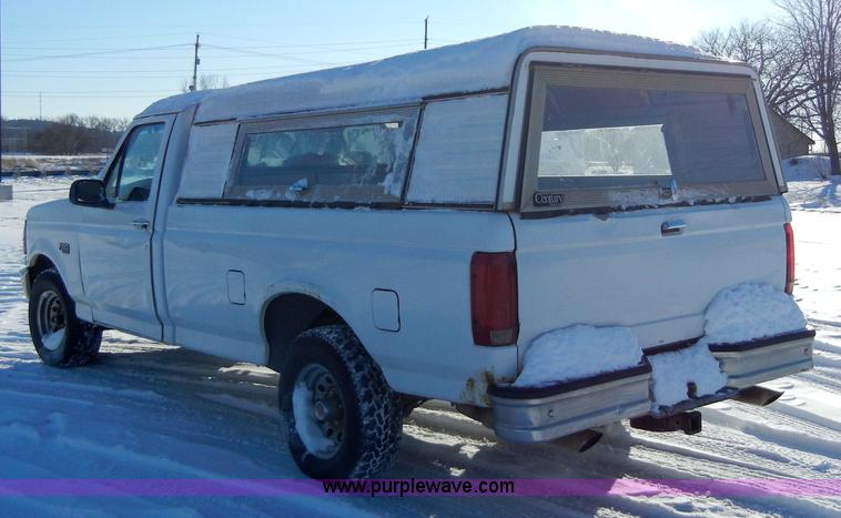 image for item 2349 1995 Ford F-150 XL pickup truck