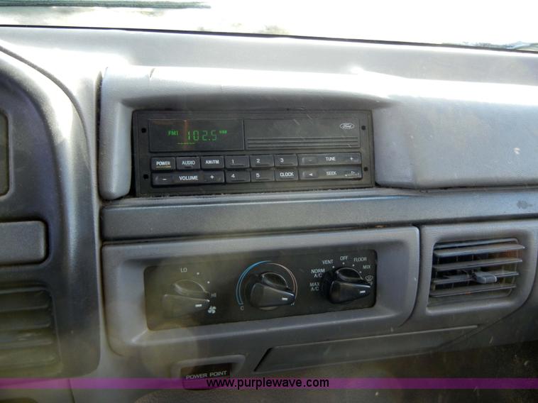 image for item 2349 1995 Ford F-150 XL pickup truck