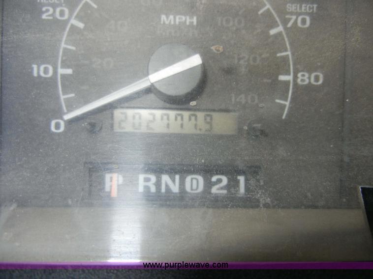 image for item 2349 1995 Ford F-150 XL pickup truck