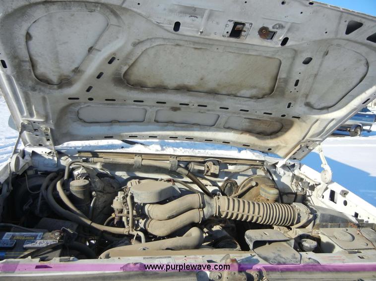 image for item 2349 1995 Ford F-150 XL pickup truck