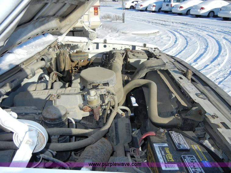 image for item 2349 1995 Ford F-150 XL pickup truck